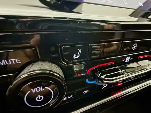 New 2025 Jeep Grand Cherokee L Laredo image 19