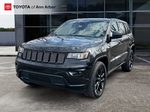 Used 2020 Jeep Grand Cherokee Altitude image 7