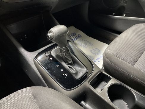 Used 2017 Kia Forte LX image 27