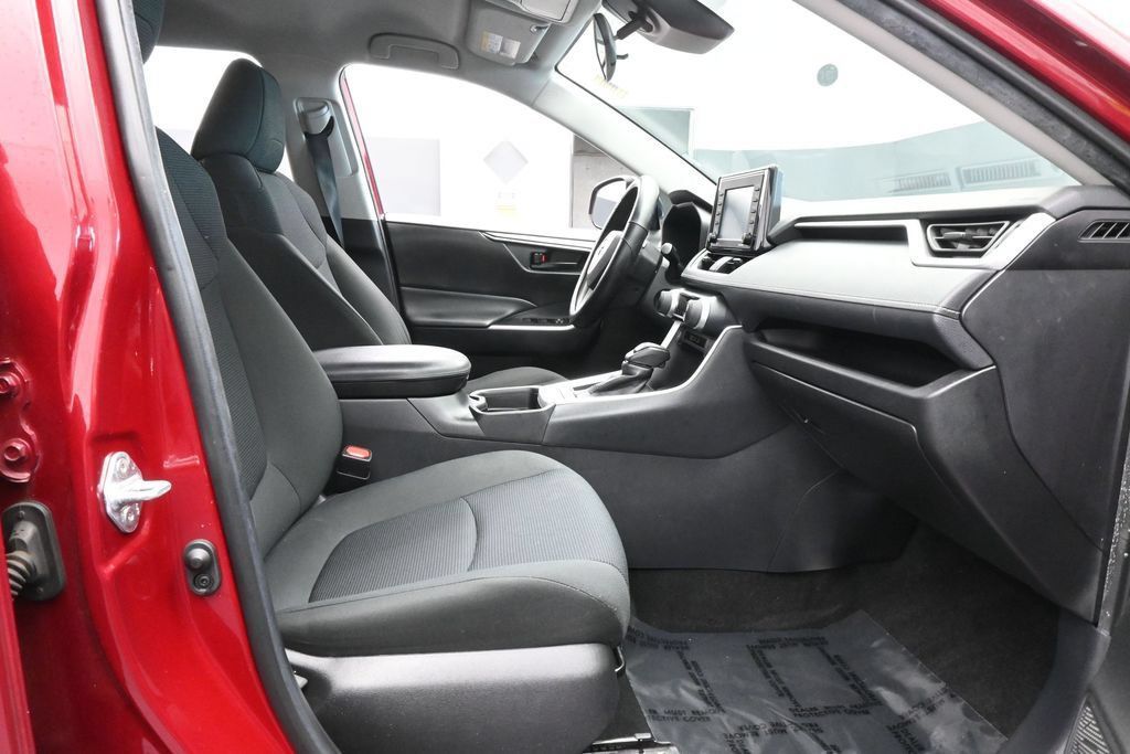 Used 2021 Toyota RAV4 LE FWD image 38
