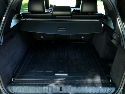 Used 2017 Land Rover Range Rover Sport SE image 18