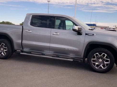 Used 2023 GMC Sierra 1500 SLT AWD/4WD image 3