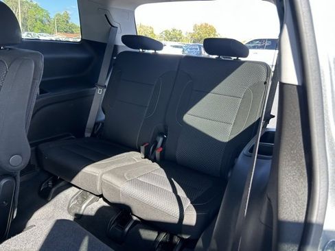 Used 2023 GMC Acadia SLE w/ Driver Convenience Package image 16