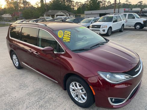 Used 2020 Chrysler Pacifica Touring-L image 4
