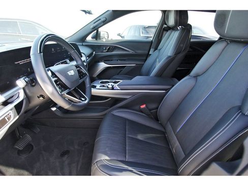 New 2025 Cadillac Lyriq Luxury image 6