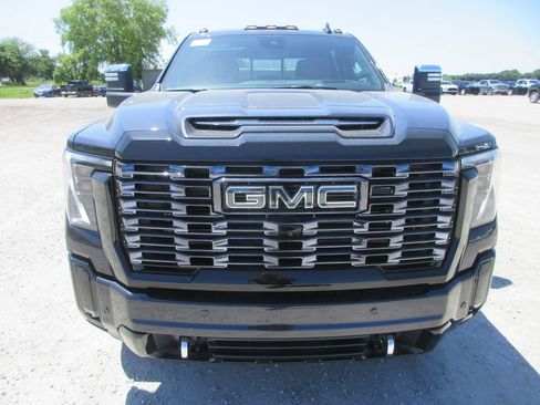 New 2026 GMC Sierra 2500 Denali Ultimate AWD/4WD image 12