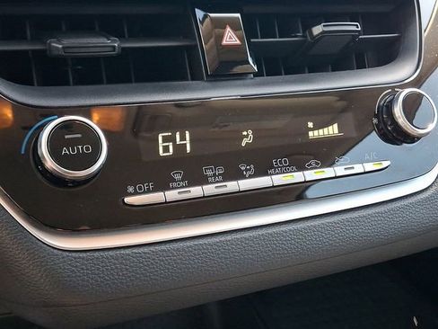 Used 2022 Toyota Corolla LE w/ LE Convenience Package FWD image 19