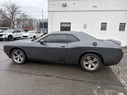 Used 2019 Dodge Challenger SXT image 7