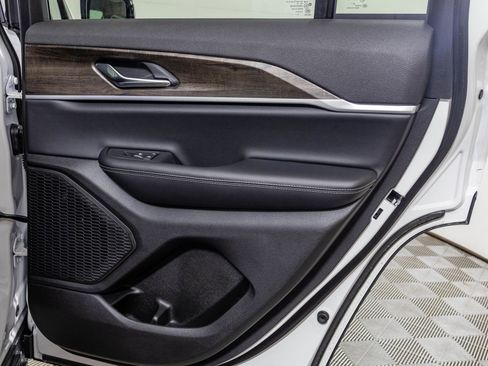 New 2026 Jeep Grand Cherokee Altitude image 41