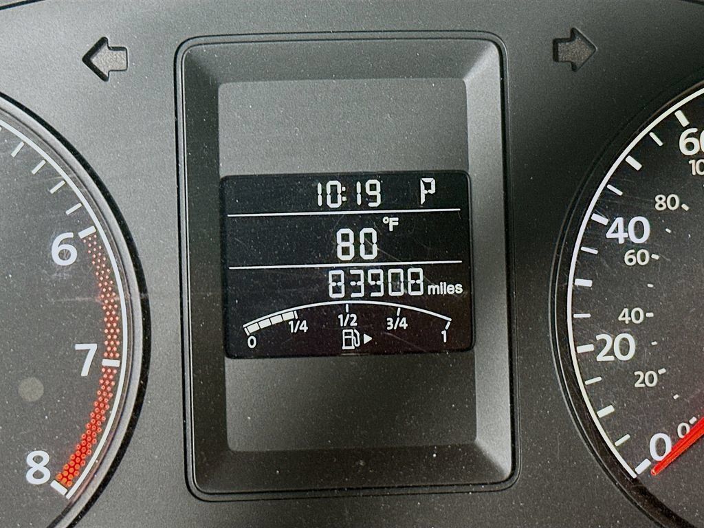 Used 2011 Volkswagen Jetta SE FWD image 32