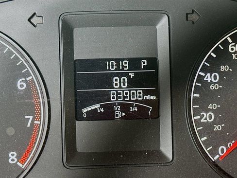 Used 2011 Volkswagen Jetta SE FWD image 32