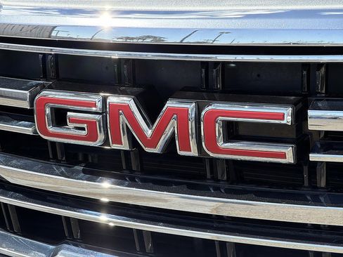 Used 2024 GMC Yukon SLT RWD image 30