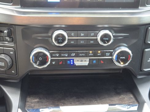 Used 2023 Ford F250 Lariat w/ Black Appearance Package AWD/4WD image 21