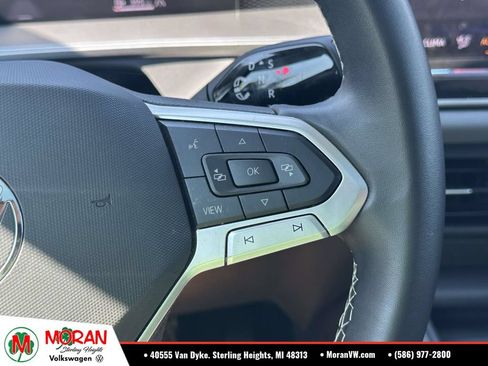 Used 2025 Volkswagen Tiguan SE w/ Panoramic Sunroof Package AWD/4WD image 25