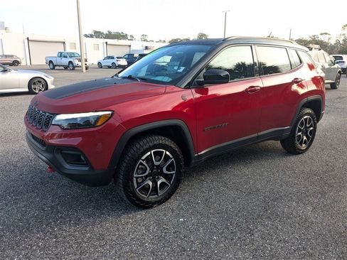 Used 2025 Jeep Compass Trailhawk w/ Trailhawk Elite Group image 8