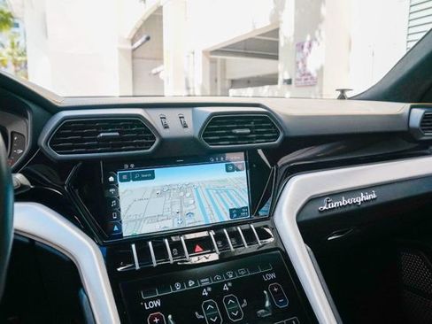 Used 2022 Lamborghini Urus image 57