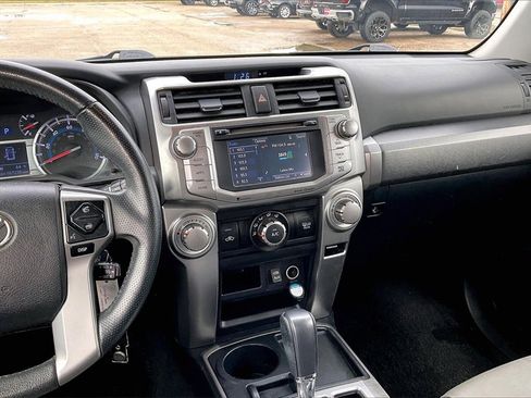 Used 2017 Toyota 4Runner SR5 Premium image 9