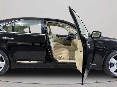 Used 2011 Lexus LS 460 w/ Comfort Pkg RWD image 17