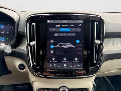 Certified 2024 Volvo XC40 B5 Plus w/ Climate Package AWD/4WD image 20