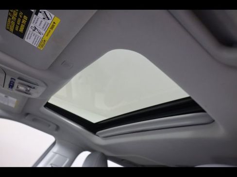 Used 2021 Toyota Highlander XLE image 27