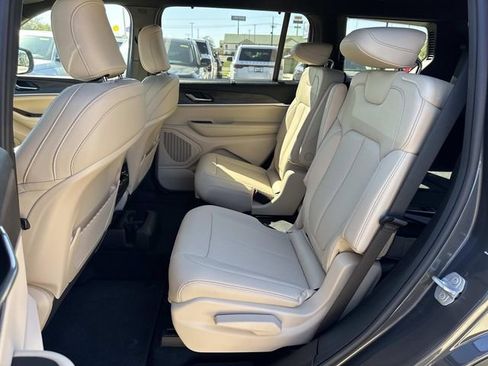 New 2025 Jeep Grand Cherokee L Limited w/ Luxury Tech Group II RWD image 18