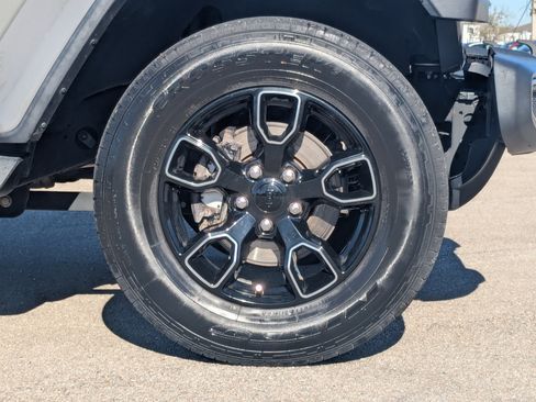 Used 2020 Jeep Wrangler Unlimited Sahara image 12