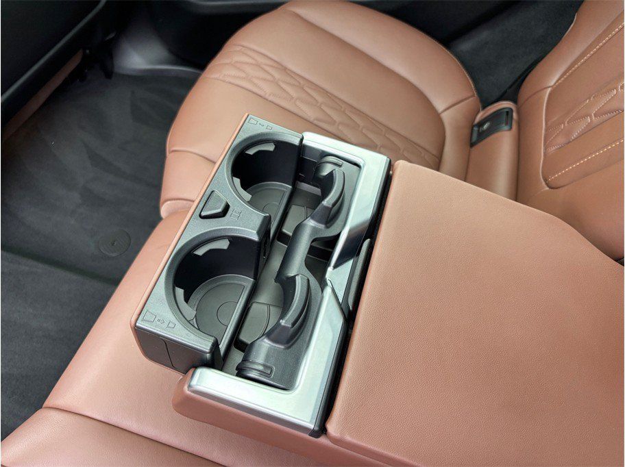 Used 2023 BMW ALPINA XB7 AWD/4WD image 46