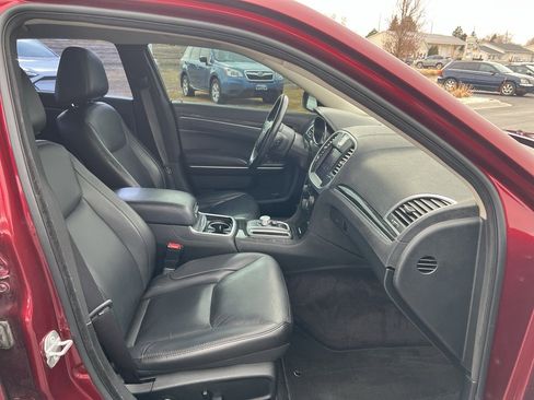 Used 2018 Chrysler 300 Touring L image 27