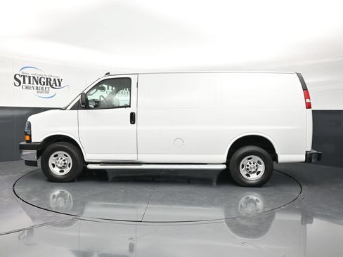 Used 2024 Chevrolet Express 2500 w/ Driver Convenience Package RWD image 5