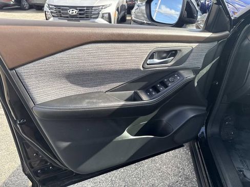 Used 2023 Nissan Rogue SV image 19