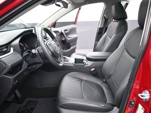 Used 2025 Toyota RAV4 XLE w/ Convenience Package image 12