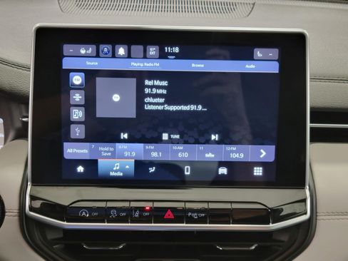 Used 2023 Jeep Compass Limited w/ Sun and Sound Group AWD/4WD image 8