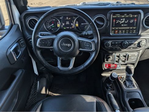 Used 2022 Jeep Wrangler Unlimited Rubicon w/ Cold Weather Group image 24