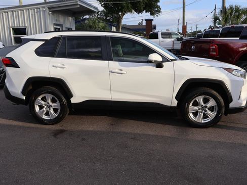 Used 2019 Toyota RAV4 XLE FWD image 4