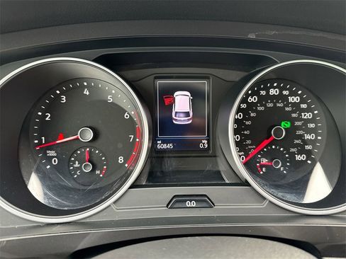 Used 2021 Volkswagen Tiguan SE w/ Panoramic Sunroof Package image 10