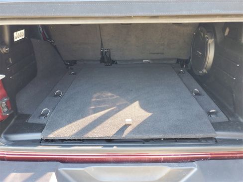 Used 2021 Jeep Wrangler Unlimited Islander image 9