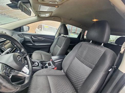 Used 2019 Nissan Rogue SV FWD image 9