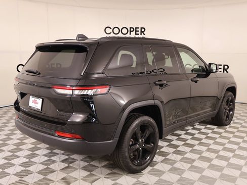 Used 2023 Jeep Grand Cherokee Limited w/ Black Appearance Package AWD/4WD image 22