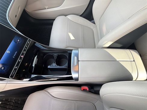 Used 2022 Mercedes-Benz C 300 C 300 image 3