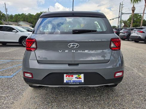 Used 2023 Hyundai Venue SEL FWD image 4