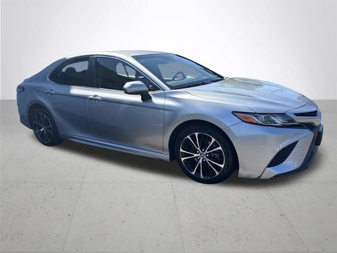 Used 2018 Toyota Camry SE FWD image 4