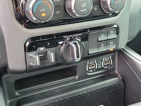 Used 2021 RAM 1500 Big Horn AWD/4WD image 25