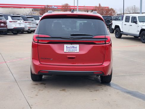 New 2026 Chrysler Pacifica Select w/ S Appearance Package FWD image 8
