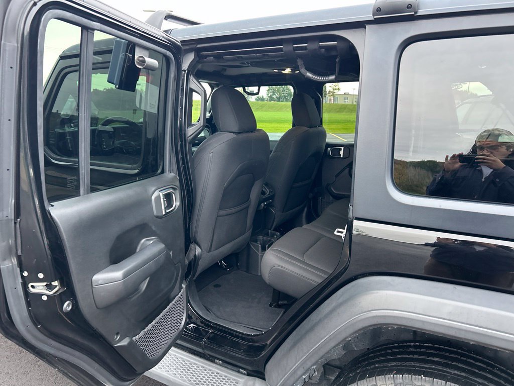 Used 2022 Jeep Wrangler Unlimited Sport AWD/4WD image 18