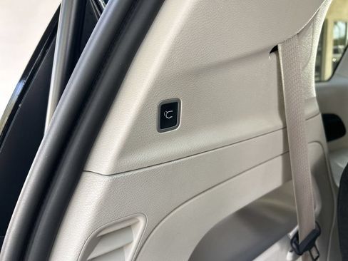 Used 2024 Chrysler Pacifica Touring-L FWD image 38