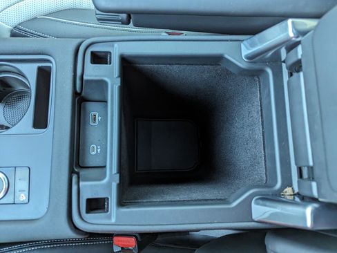 Used 2024 Land Rover Discovery Dynamic SE image 22