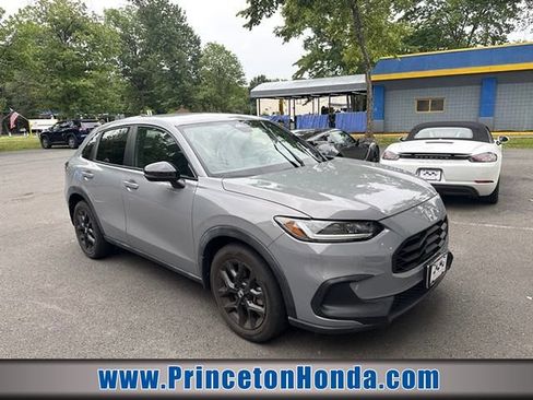 Used 2023 Honda HR-V Sport image 1
