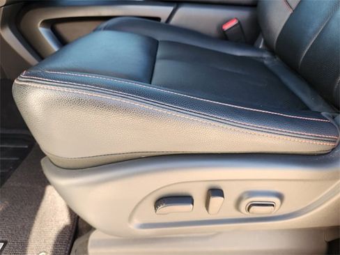 Used 2024 Nissan Titan PRO-4X w/ Pro-4x Convenience Package image 29