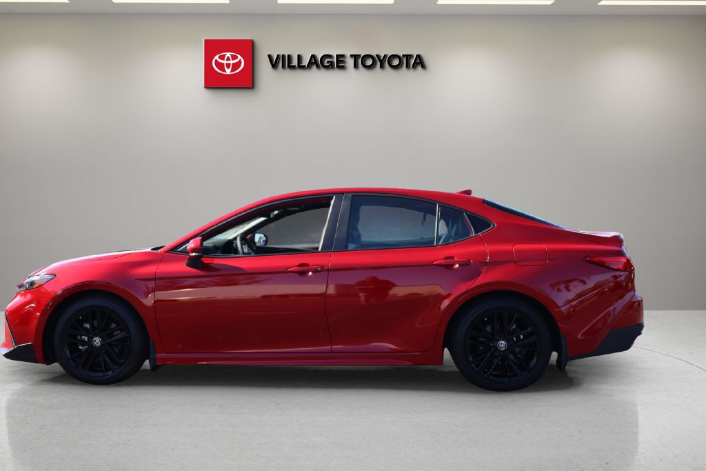 Used 2025 Toyota Camry SE w/ Convenience Package FWD image 2