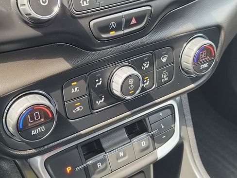 Used 2022 GMC Terrain SLE w/ Driver Convenience Package FWD image 26